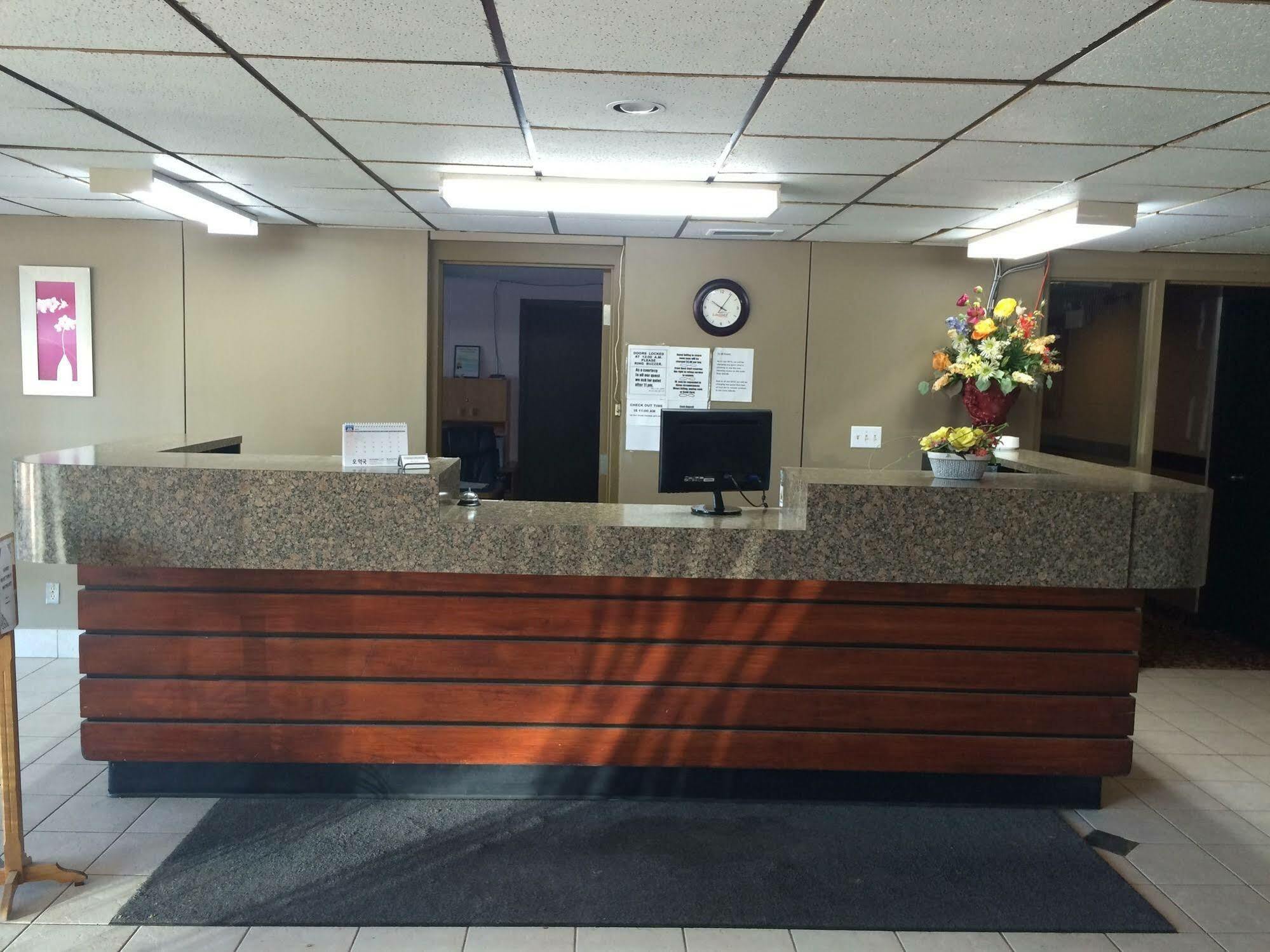 Midtown Motor Inn Bonnyville Exterior photo